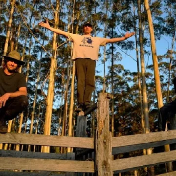 Los Scallywaggs, “On&On” + “Scattered“