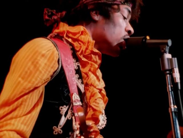 Jimi Hendrix – “Hey Joe” (Live at the Monterey, 1967)
THE ULTIMATE LEGEND.