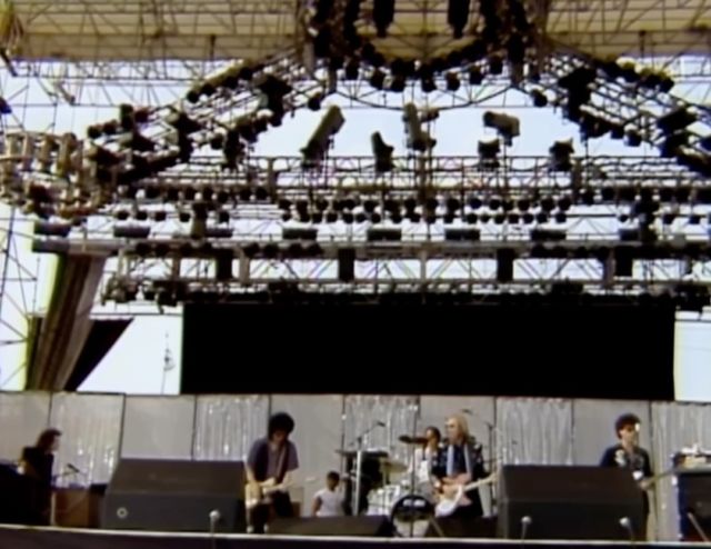 Tom Petty and the Heartbreakers – American Girl (Live Aid 1985)
“Well, she was an American girl
Raised on promises”