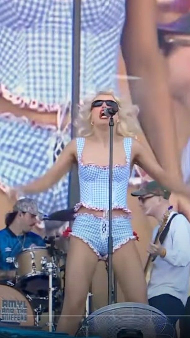 Due to popular demand:
Amyl and The Sniffers - "Freaks to the Front"
(Live at Rock Werchter, July 2025) 💄